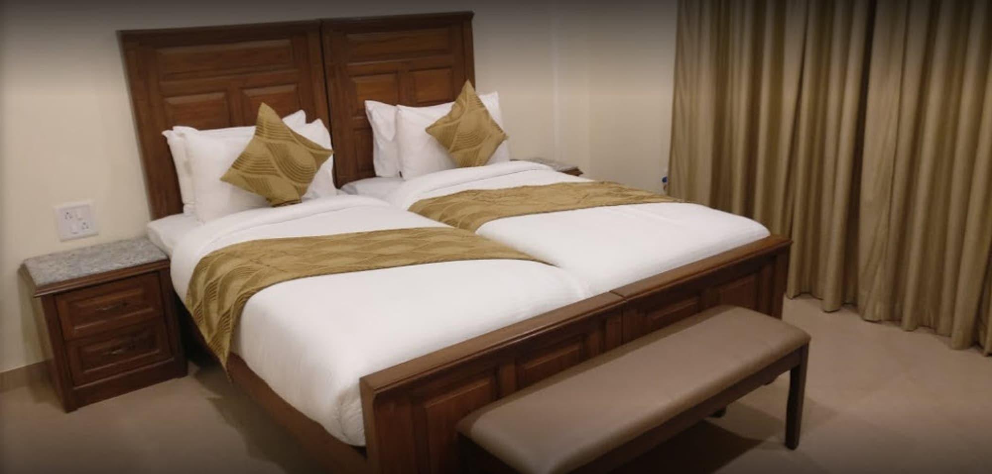 Seashell Suites And Villas- Candolim Goa Exteriör bild