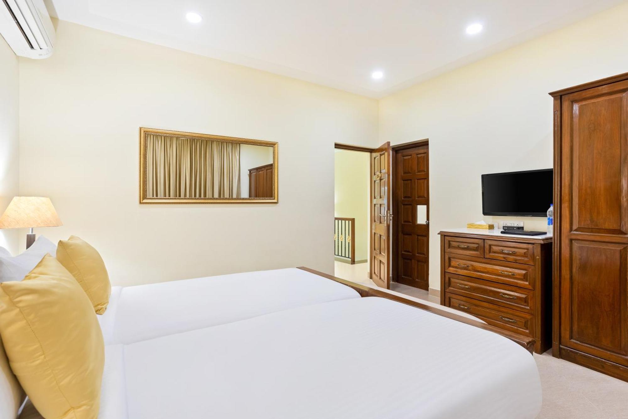 Seashell Suites And Villas- Candolim Goa Exteriör bild
