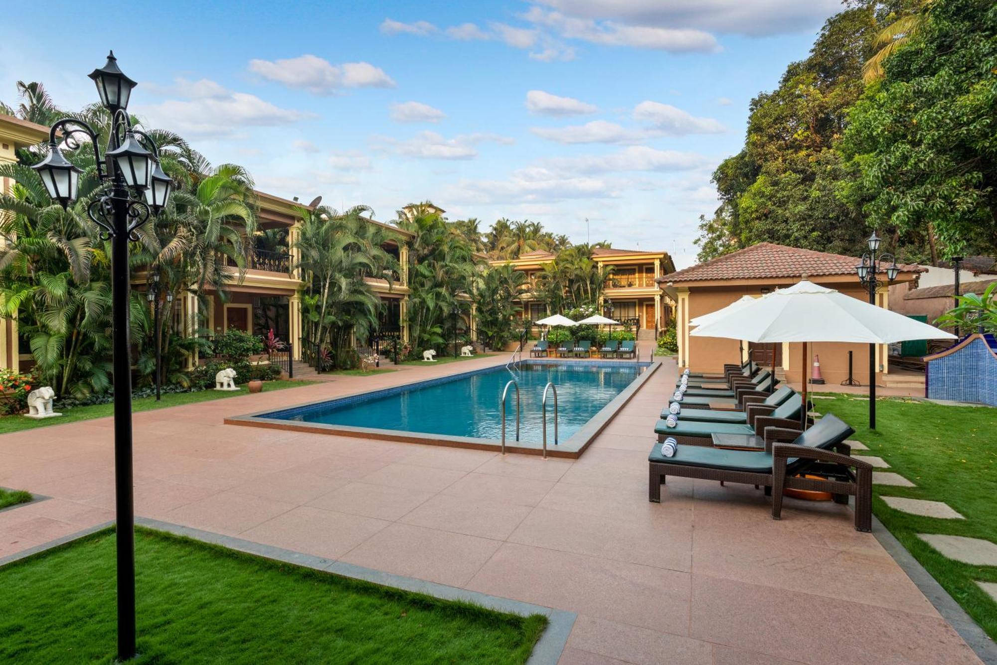 Seashell Suites And Villas- Candolim Goa Exteriör bild