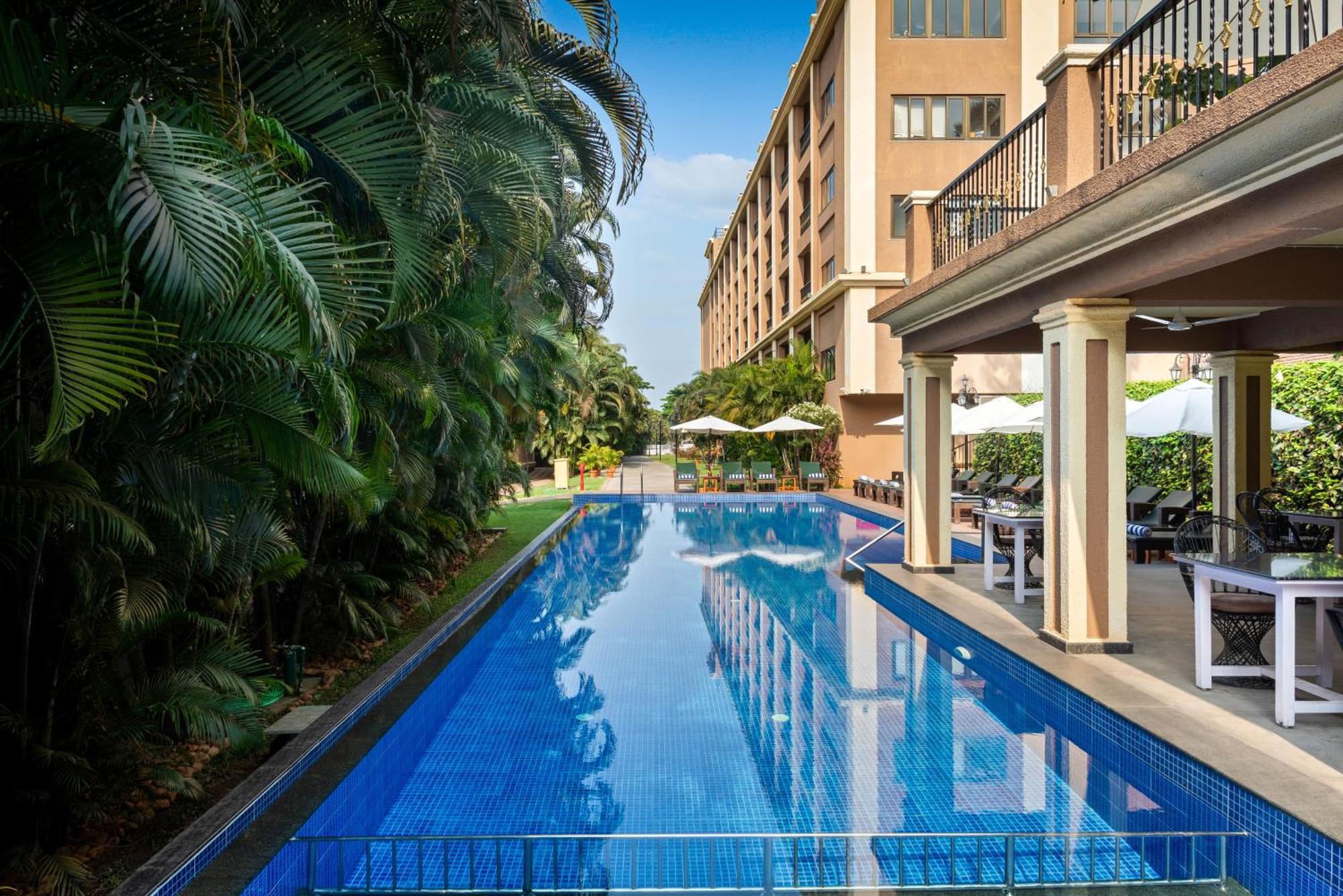 Seashell Suites And Villas- Candolim Goa Exteriör bild