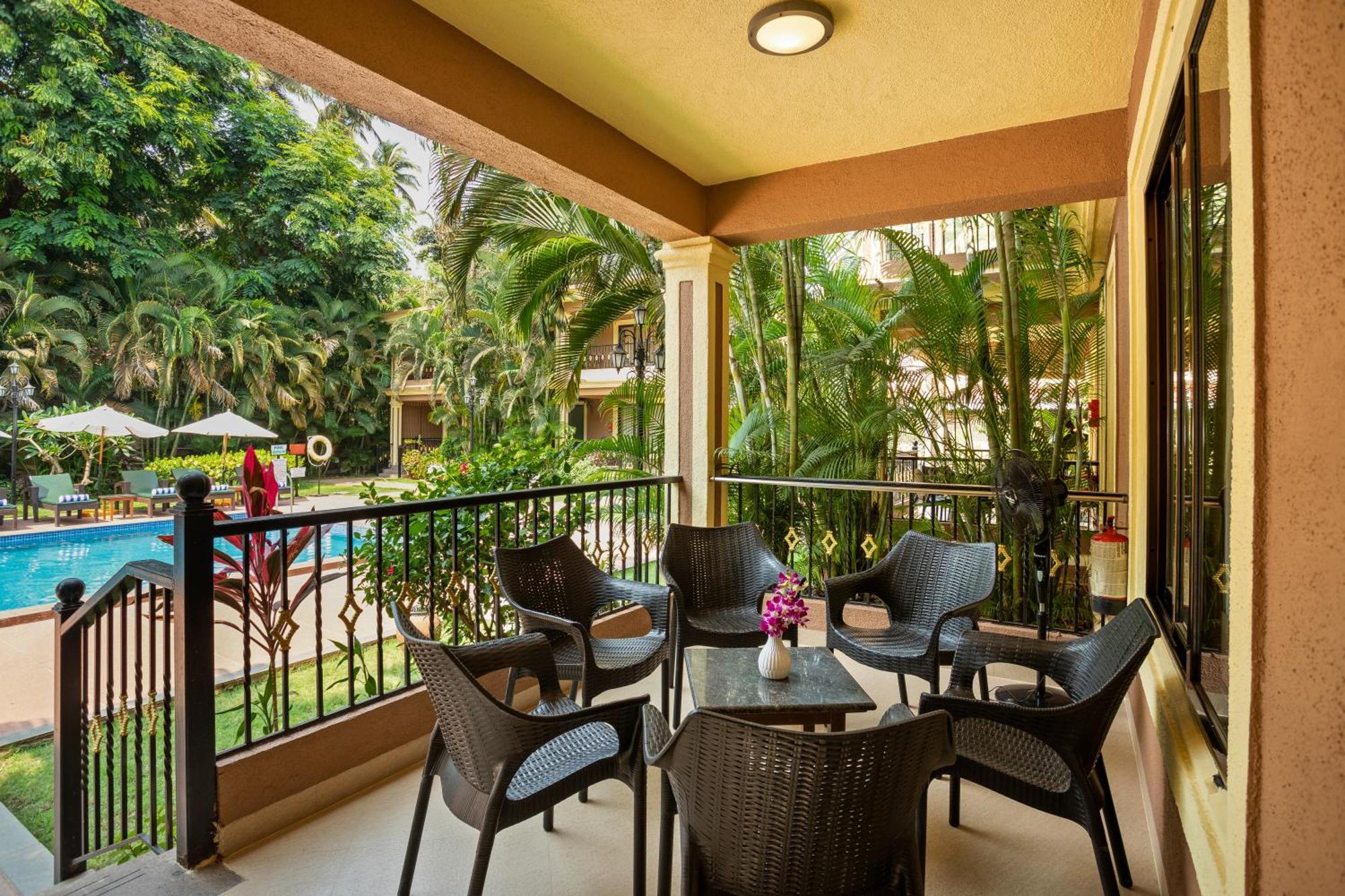 Seashell Suites And Villas- Candolim Goa Exteriör bild
